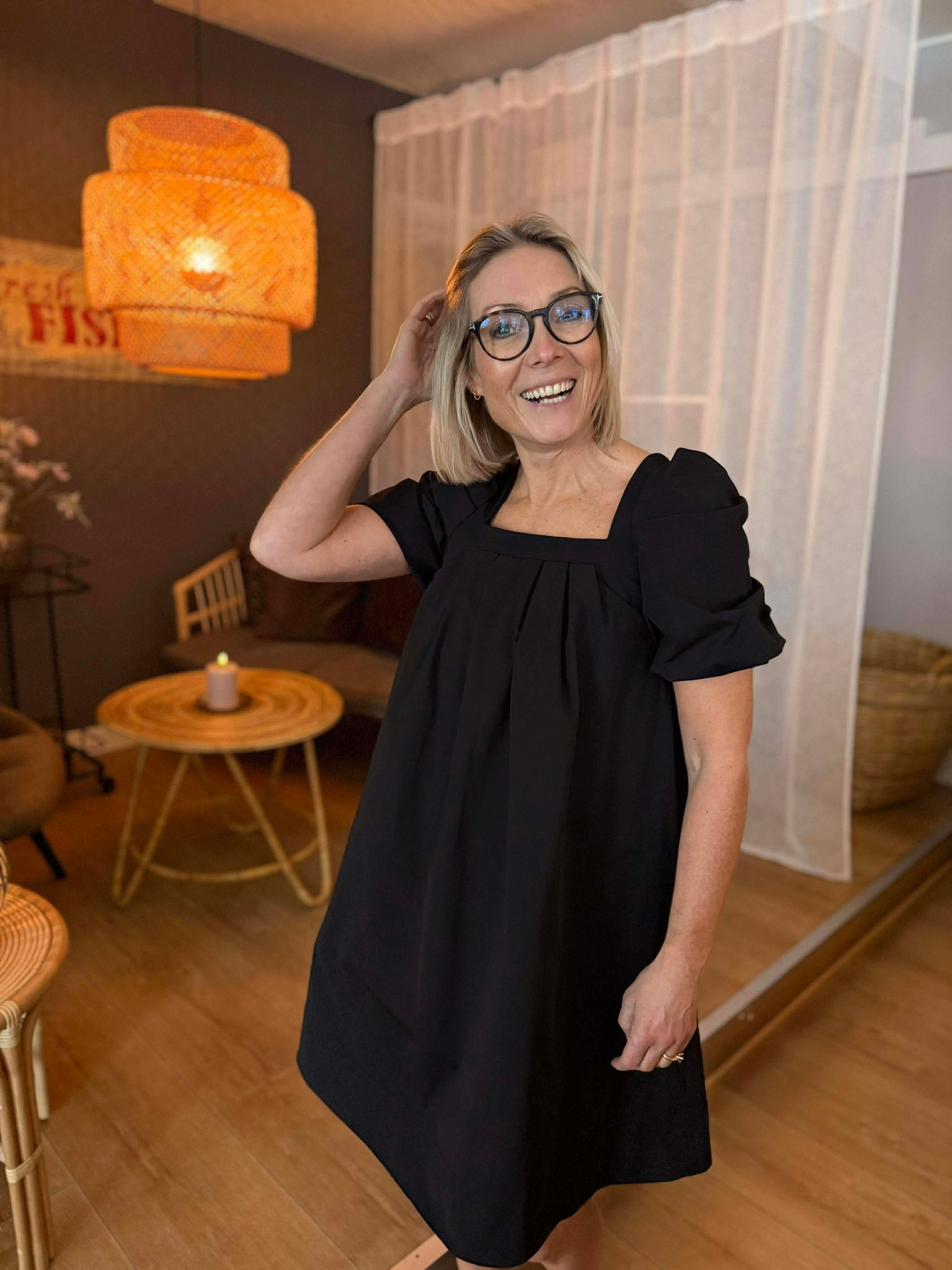 AWANN Short Dress - Black